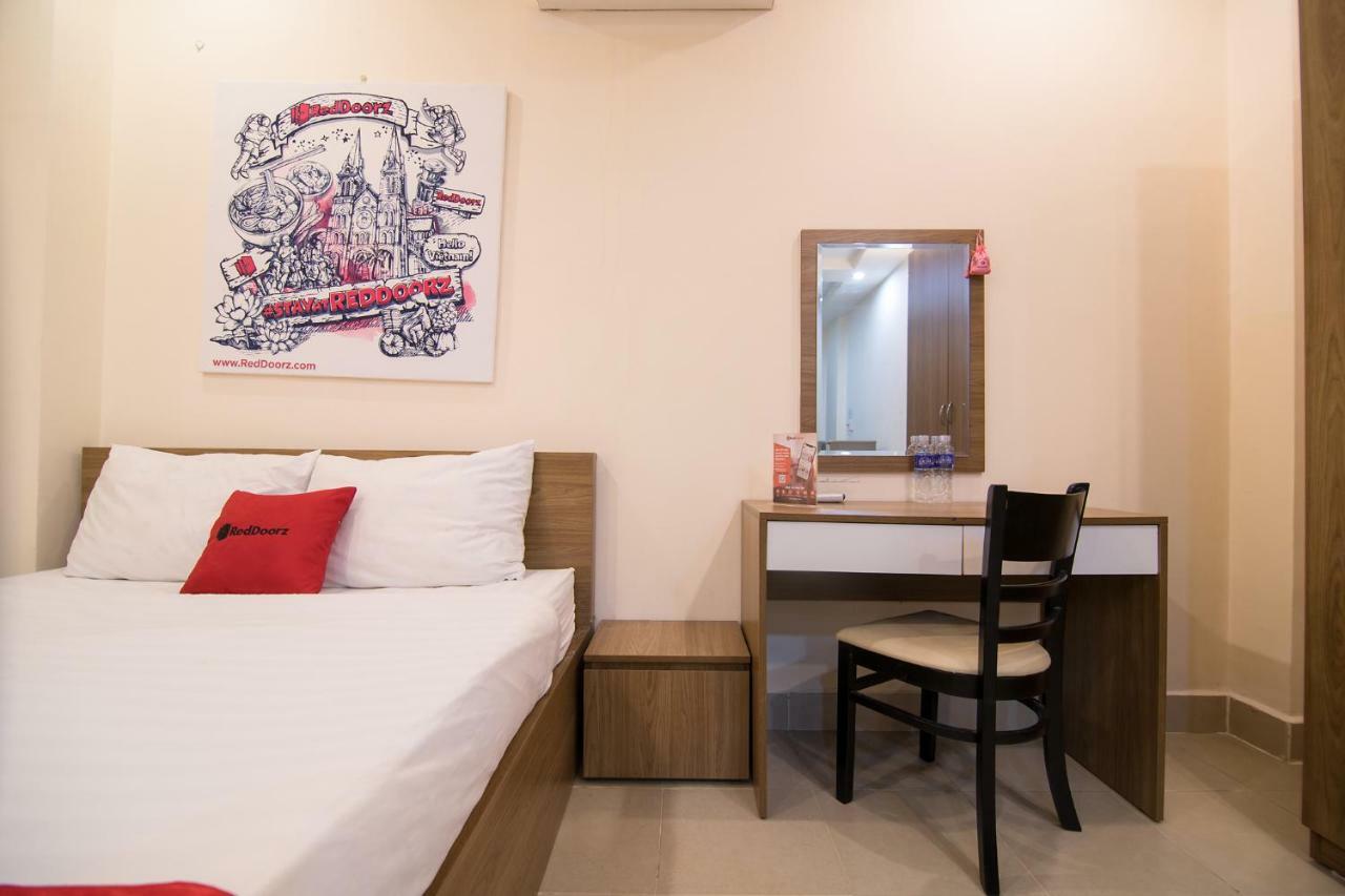 Reddoorz @ Hai Ba Trung Street Ho Chi Minh City Bagian luar foto